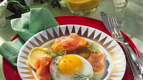 Lachs & Ei mit Senf-Honig-Soße Rezept - Foto: House of Food / Bauer Food Experts KG