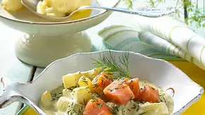 Lachs und Schmorgurken in Senf-Dill-Soße Rezept - Foto: LECKER @ Bauer Media Group Lachs und Schmorgurken in Senf-Dill-Soße Rezept - Foto: LECKER @ Bauer Media Group