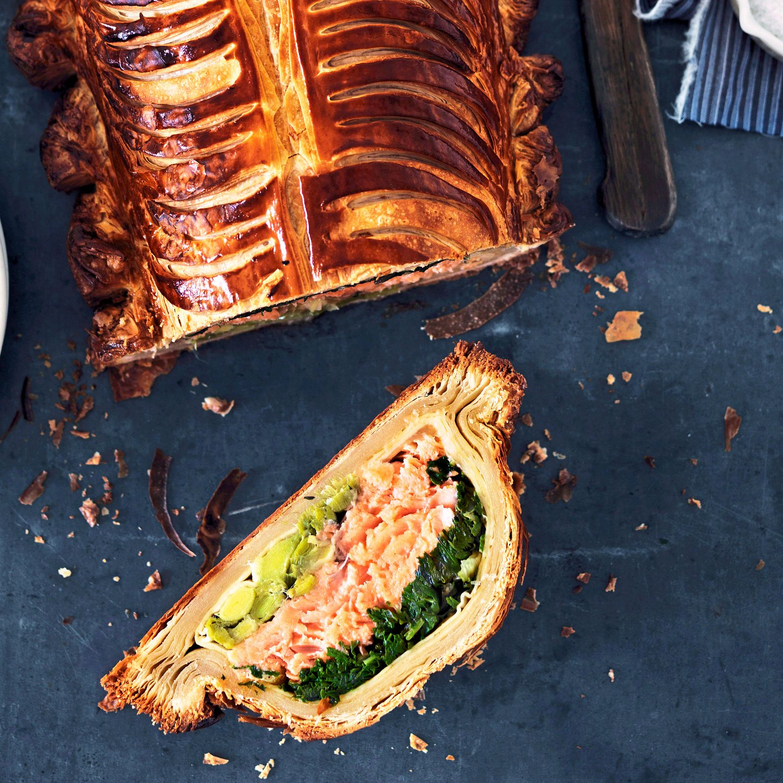 Lachs „Wellington“ mit Meerrettich und Spinat Rezept | LECKER