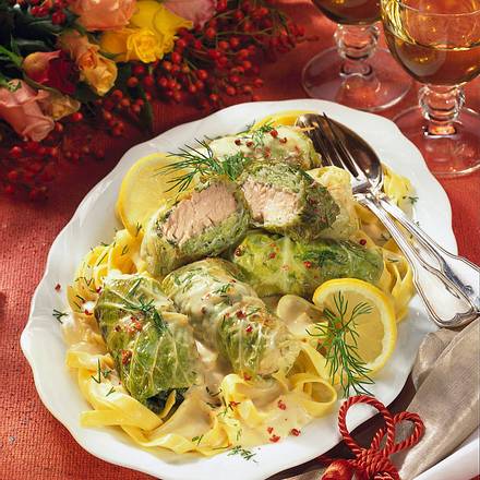 Lachs-Wirsing-Röllchen Rezept Lachs-Wirsing-Röllchen Rezept