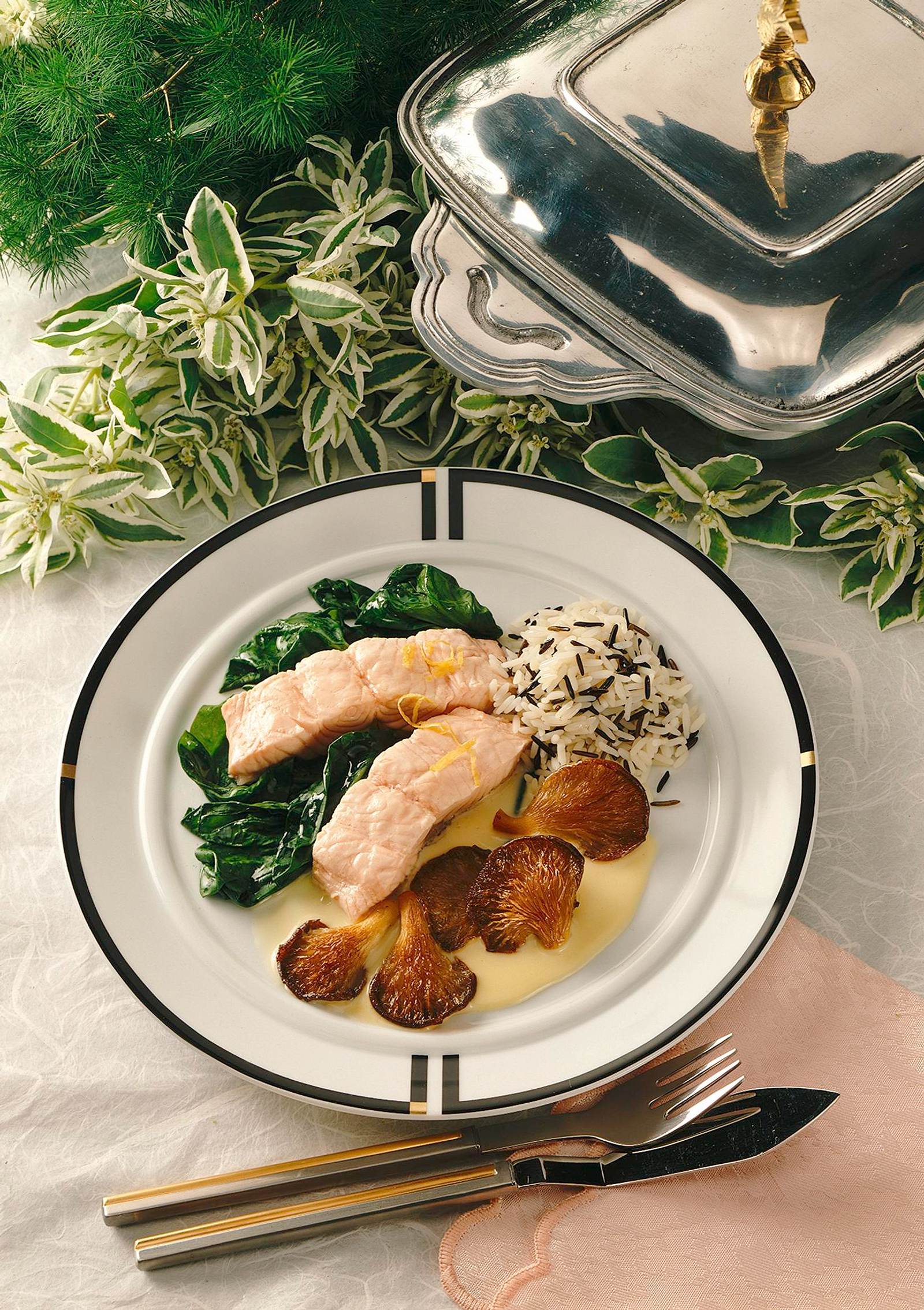 Lachsfilet auf Blattspinat Rezept | LECKER