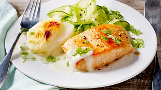 Lachsfilet auf Kohlrabigratin Rezept - Foto: LECKER @ Bauer Media Group Lachsfilet auf Kohlrabigratin Rezept - Foto: LECKER @ Bauer Media Group