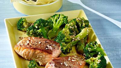 Lachsfilet mit Brokkoli Rezept - Foto: House of Food / Bauer Food Experts KG