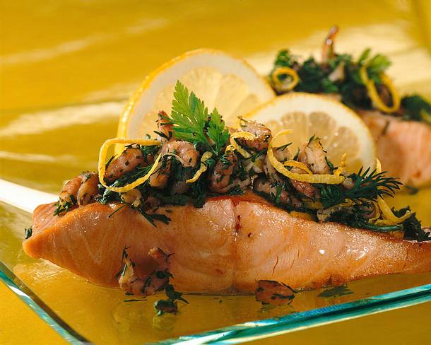 Lachsfilet mit Kräuter-Krabbenhaube Rezept