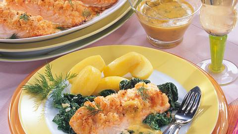 Lachsfilet mit Räucherlachs-Kruste Rezept - Foto: House of Food / Bauer Food Experts KG
