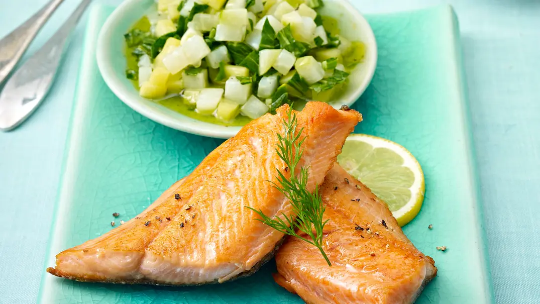 Lachsforelle mit Kohlrabi-Kartoffel-Tatar Rezept - Foto: LECKER @ Bauer Media Group Lachsforelle mit Kohlrabi-Kartoffel-Tatar Rezept - Foto: LECKER @ Bauer Media Group