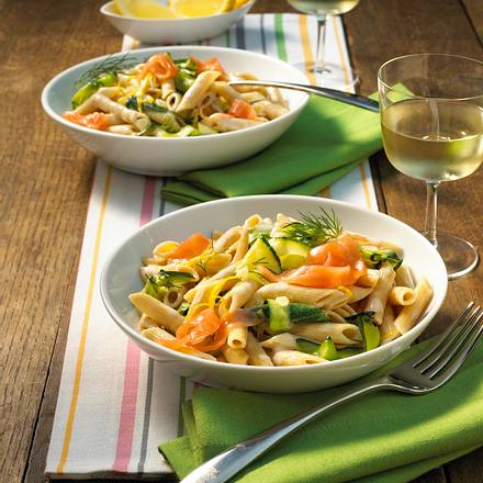 Lachsnudeln mit Zucchini Rezept Lachsnudeln mit Zucchini Rezept
