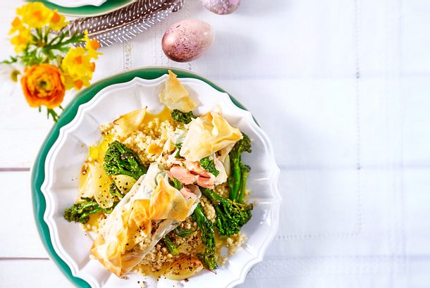 Lachspäckchen auf Brokkolini und Graupenrisotto Rezept