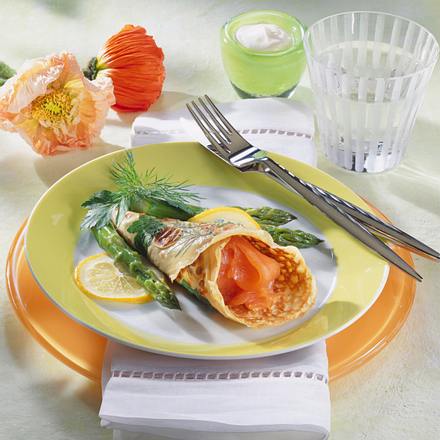 Lachspfannkuchen mit grünem Spargel Rezept Lachspfannkuchen mit grünem Spargel Rezept