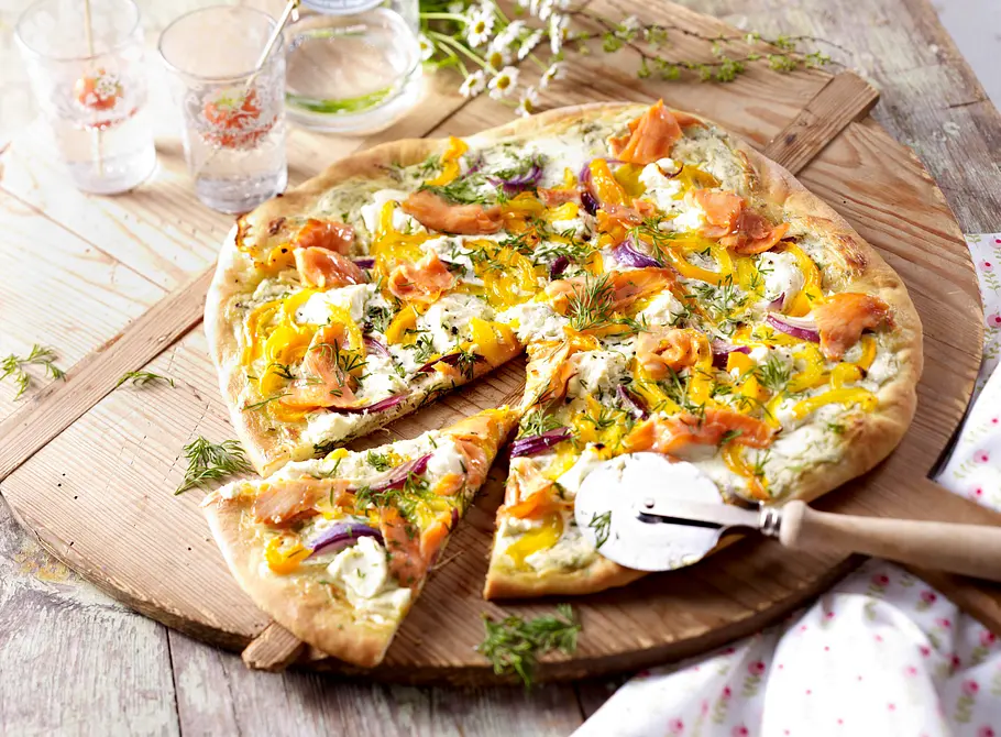 Lachspizza mit Dillcreme Rezept Lachspizza mit Dillcreme Rezept