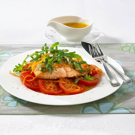Lachsschnitte auf Tomaten Rezept Lachsschnitte auf Tomaten Rezept