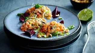 Lachstatar mit Honig-Limetten-Dressing Rezept - Foto: LECKER @ Bauer Media Group Lachstatar mit Honig-Limetten-Dressing Rezept - Foto: LECKER @ Bauer Media Group