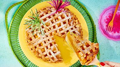 Ladies and Gentlemen, this is a „Mango No. 5“-Tarte  Rezept - Foto: LECKER @ Bauer Media Group