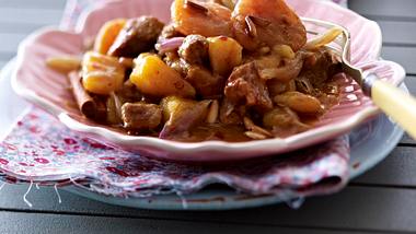 Lamm-Aprikosen-Curry mit Kartoffeln Rezept - Foto: House of Food / Bauer Food Experts KG