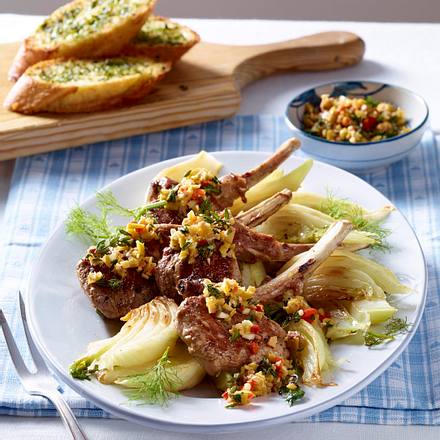 Lamm-Kotelett mit Oliven-Gremolata und Fenchelgemüse Rezept Lamm-Kotelett mit Oliven-Gremolata und Fenchelgemüse Rezept
