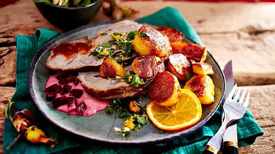 Lamm mit Orangen-Gremolata und Rote-Bete-Dip Rezept - Foto: LECKER @ Bauer Media Group