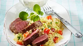 Lammfilet auf Quinoa und Minzjoghurt Rezept - Foto: LECKER @ Bauer Media Group