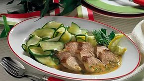 Lammfilet mit Zucchinigemüse Rezept - Foto: LECKER @ Bauer Media Group Lammfilet mit Zucchinigemüse Rezept - Foto: LECKER @ Bauer Media Group