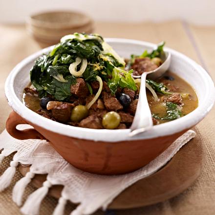 Lammgulasch mit Oliven und Chorta (Spinatgemüse) Rezept