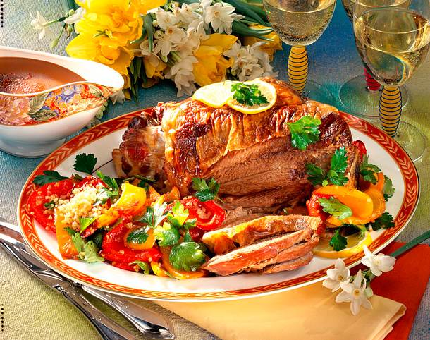 Lammkeule auf Paprikagemüse Rezept Lammkeule auf Paprikagemüse Rezept
