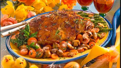 Lammkeule mit Frühlingsgemüse Rezept - Foto: Neckermann