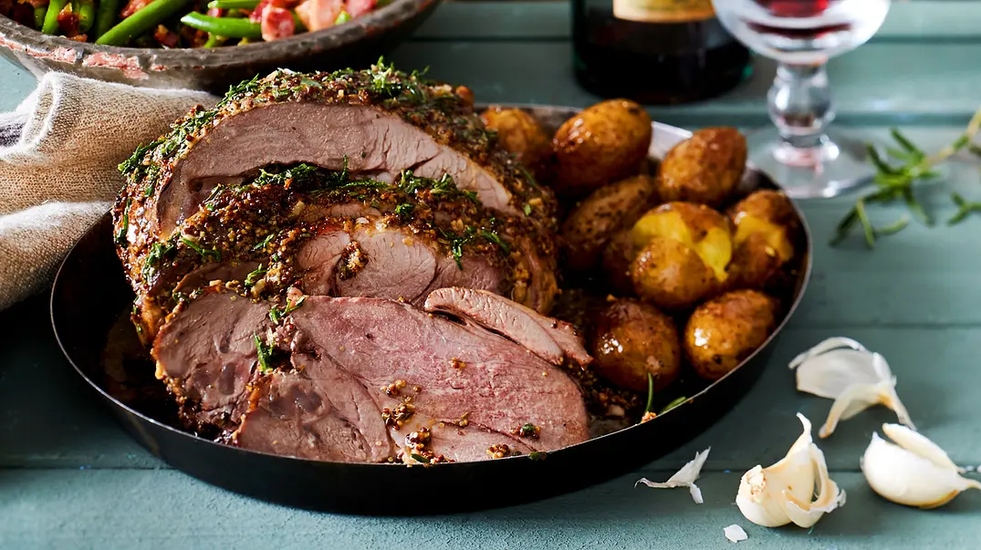 Lammkeule mit Kräuterkruste Rezept - Foto: LECKER @ Bauer Media Group Lammkeule mit Kräuterkruste Rezept - Foto: LECKER @ Bauer Media Group