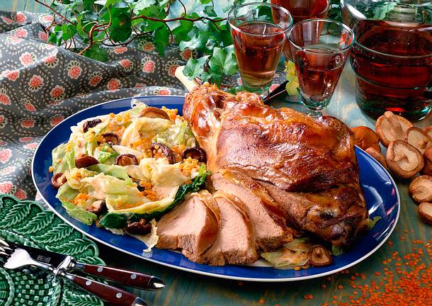 Lammkeule mit Linsen- Wirsing-Rahm Rezept Lammkeule mit Linsen- Wirsing-Rahm Rezept