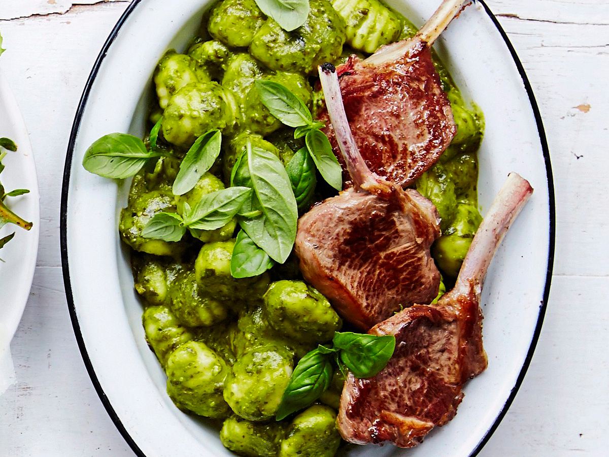 Lammkoteletts auf Gnocchi al Pesto Rezept