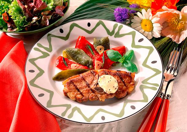 Lammkoteletts mit mariniertem Paprika Rezept Lammkoteletts mit mariniertem Paprika Rezept