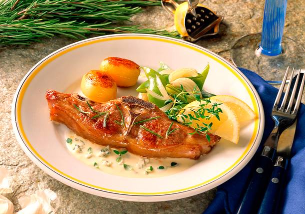 Lammkoteletts mit Roquefortesahne Rezept Lammkoteletts mit Roquefortesahne Rezept