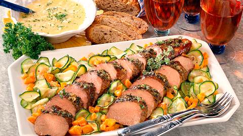 Lammlachse im Kräutermantel mit Kartoffel-Vinaigrette Rezept - Foto: Neckermann