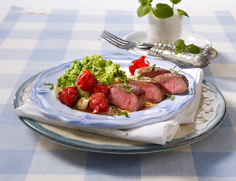 Lammlachse mit geschmorten Tomaten Rezept Lammlachse mit geschmorten Tomaten Rezept