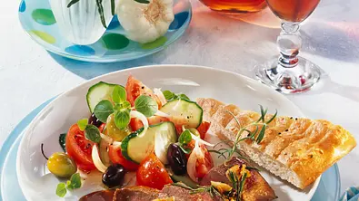 Lammlachse mit Salat Rezept - Foto: LECKER @ Bauer Media Group