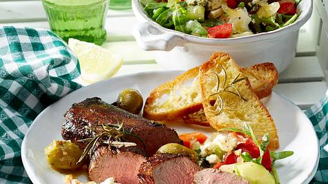 Lammlachse mit sommerlichem Salat Rezept - Foto: House of Food / Bauer Food Experts KG
