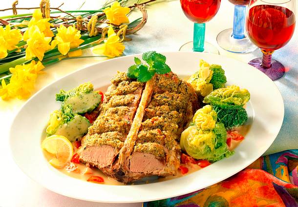 Lammrücken mit Kartoffel-Wirsingpäckchen Rezept Lammrücken mit Kartoffel-Wirsingpäckchen Rezept