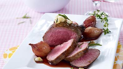 Lammsteaks zu Rotwein-Schalotten Rezept - Foto: LECKER @ Bauer Media Group