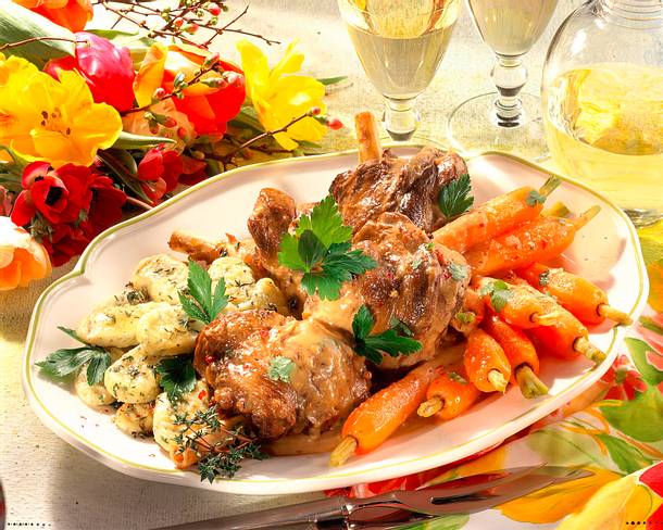 Lammstelzen mit Möhren und Gnocchi Rezept Lammstelzen mit Möhren und Gnocchi Rezept