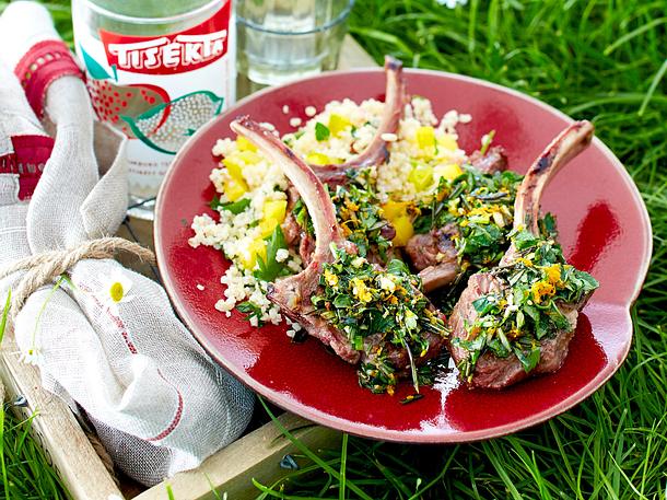 Lammstielkoteletts mit Orangen-Rosmarin-Gremolata Rezept Lammstielkoteletts mit Orangen-Rosmarin-Gremolata Rezept