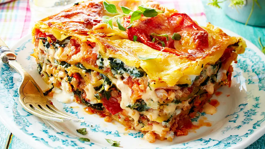Lasagne mit „Blumenkohlhack“ und Spinat Rezept - Foto: LECKER @ Bauer Media Group Lasagne mit „Blumenkohlhack“ und Spinat Rezept - Foto: LECKER @ Bauer Media Group
