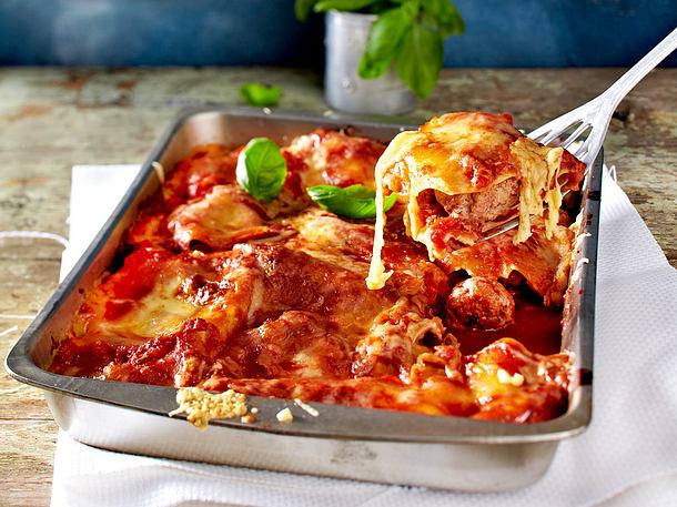 Lasagne mit Salami-Meatballs in Tomatensoße Rezept Lasagne mit Salami-Meatballs in Tomatensoße Rezept