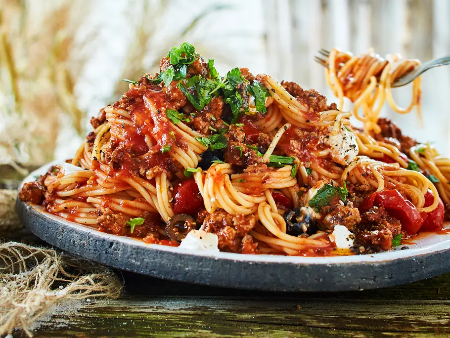 Last-Minute-Bolognese mit Ziegenfrischkäse an Bord Rezept Last-Minute-Bolognese mit Ziegenfrischkäse an Bord Rezept