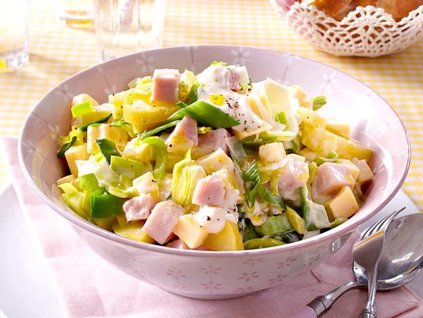 Lauch-Käse-Salat mit Pute und Feigensenfschmand Rezept Lauch-Käse-Salat mit Pute und Feigensenfschmand Rezept
