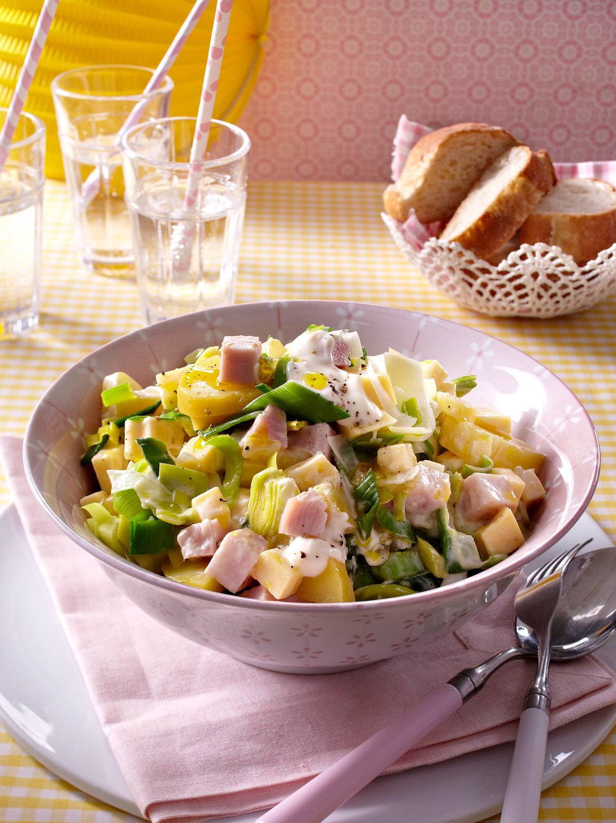 Lauch-Käse-Salat mit geräucherter Putenbrust Rezept