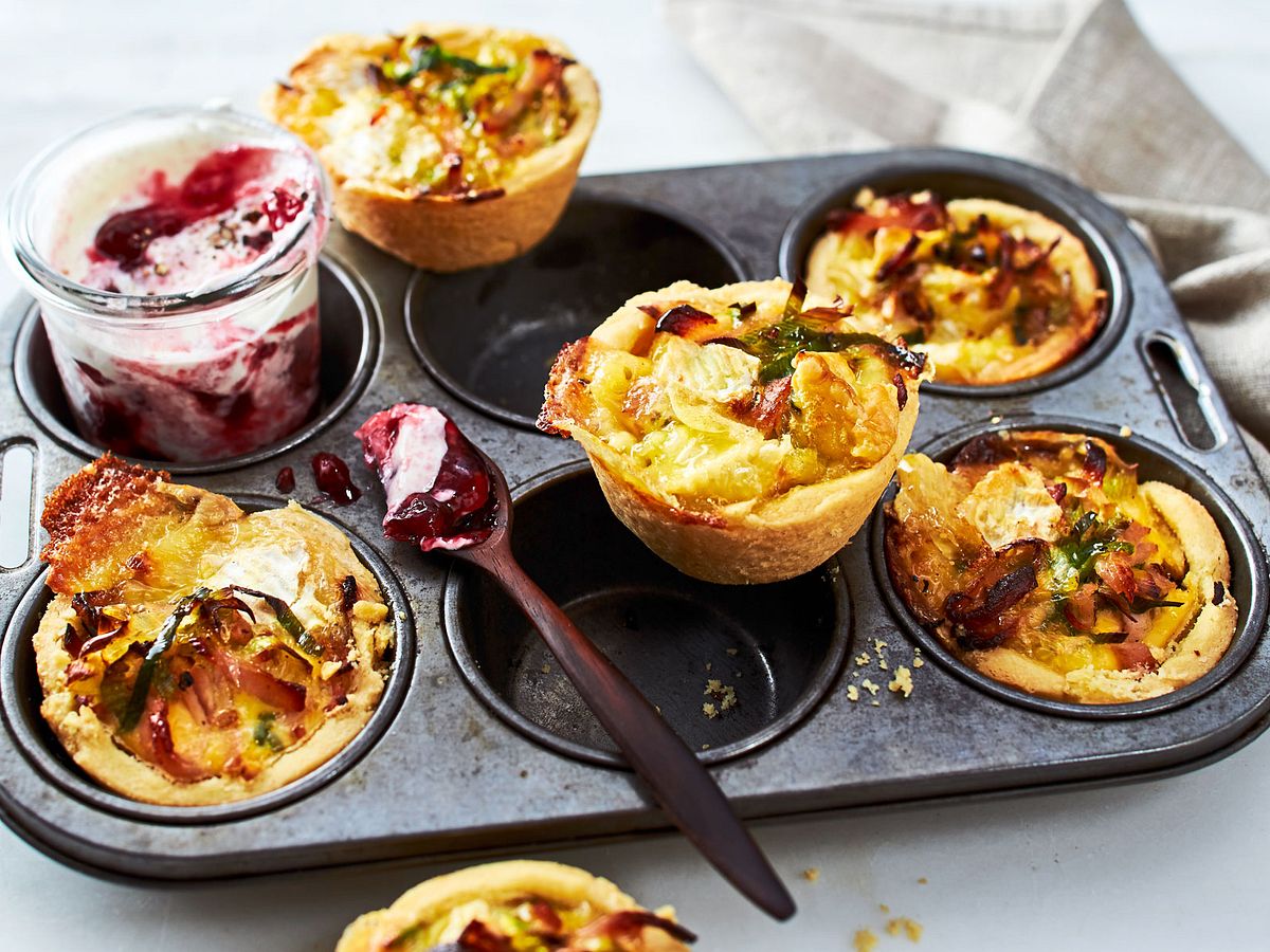 Lauchquiche-Muffins mit Preiselbeer-Schmand Rezept