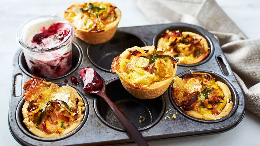 Lauchquiche-Muffins mit Preiselbeer-Schmand Rezept - Foto: House of Food / Bauer Food Experts KG