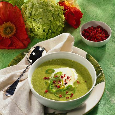 Lauchsuppe mit Sahnehäubchen Rezept Lauchsuppe mit Sahnehäubchen Rezept