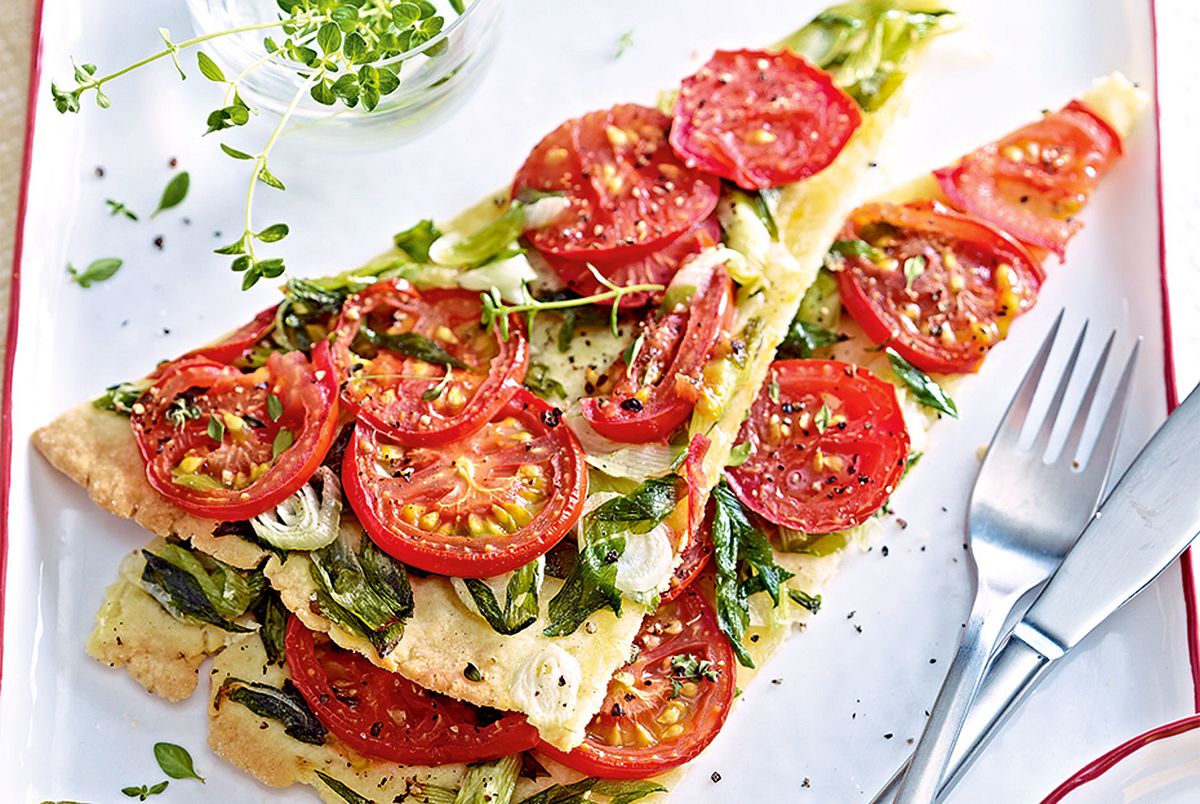 Lauchzwiebeltarte mit Tomaten Rezept