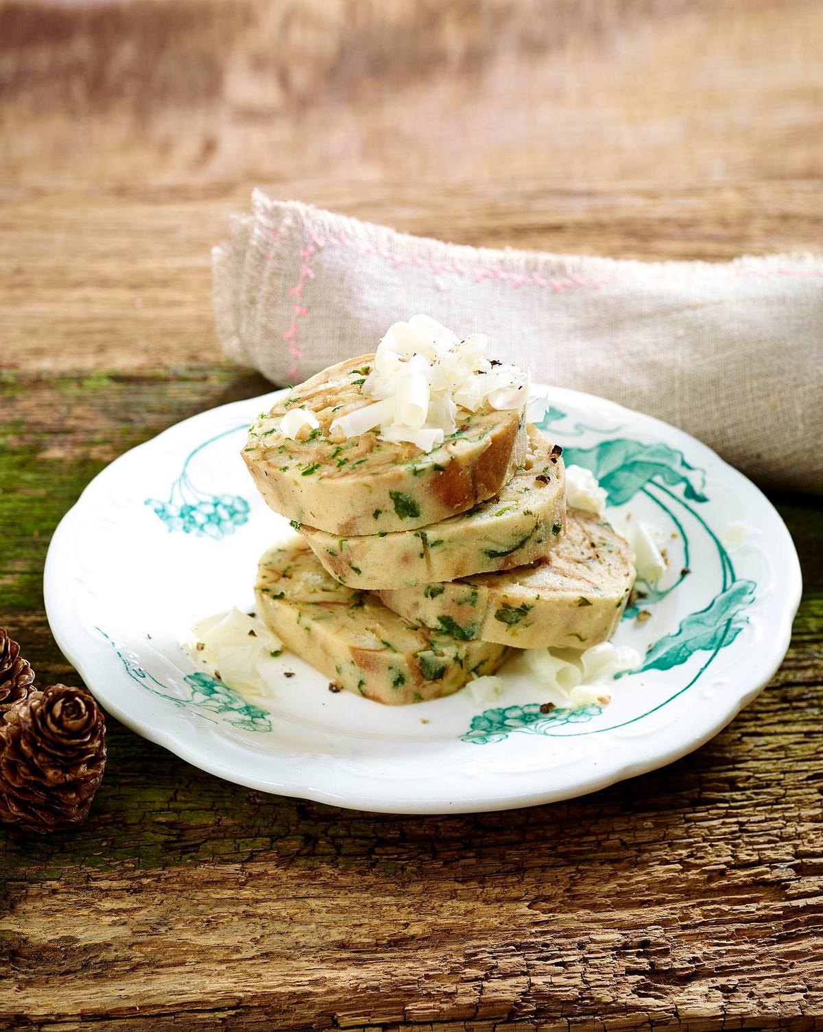 Laugen-Mangold-Serviettenknödel Rezept