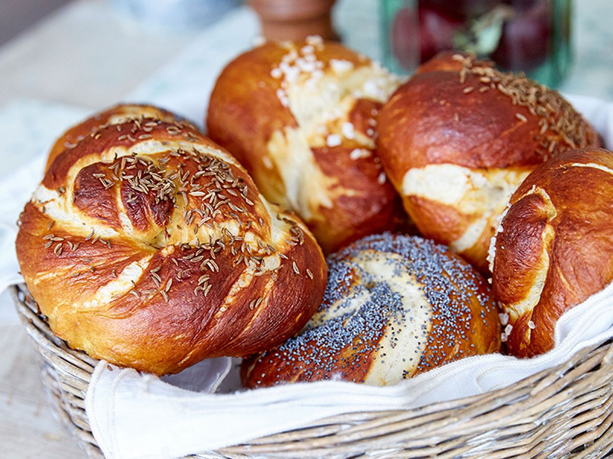 Laugenbrötchen mit Meerrettichbutter Rezept