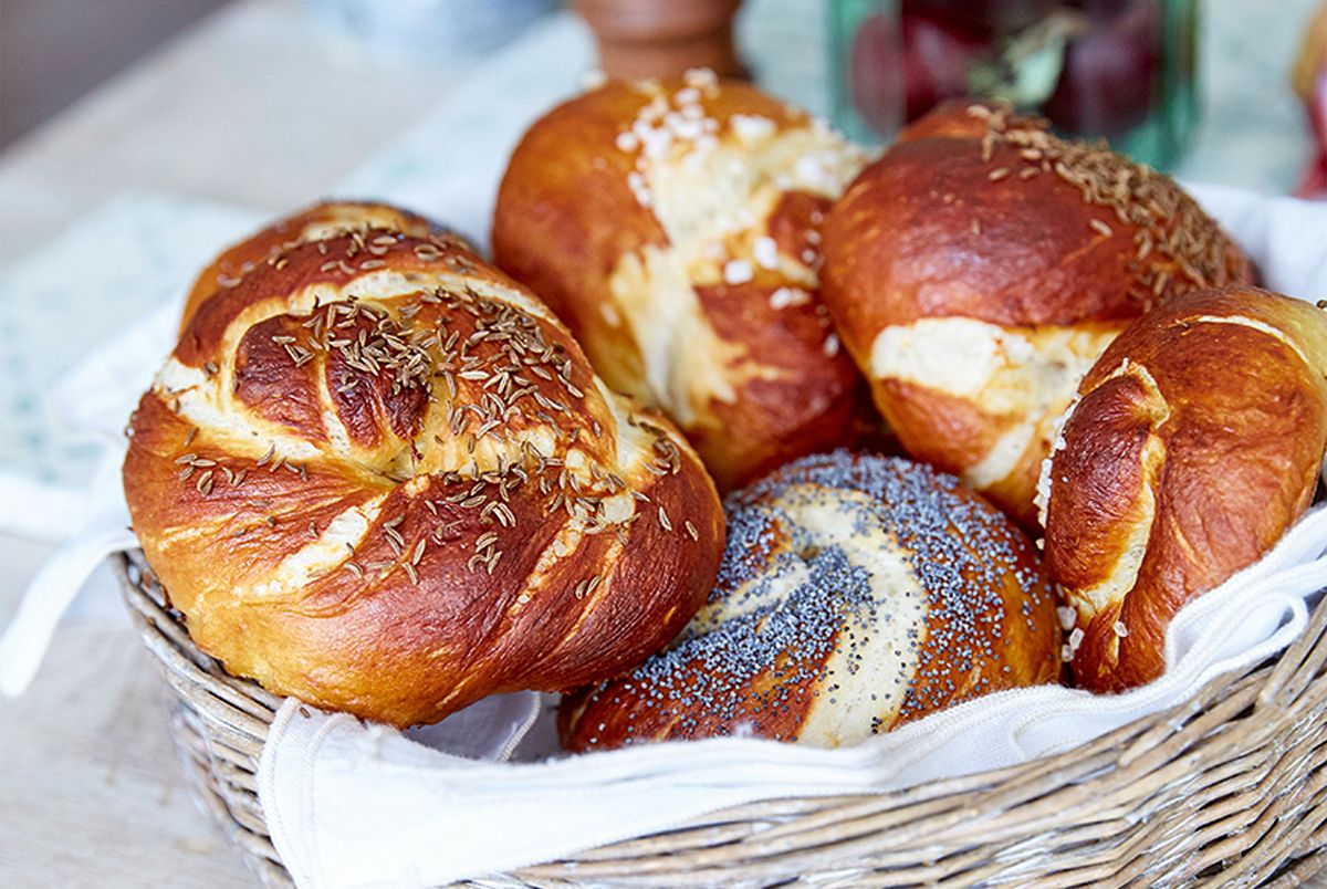 Laugenbrötchen mit Meerrettichbutter Rezept